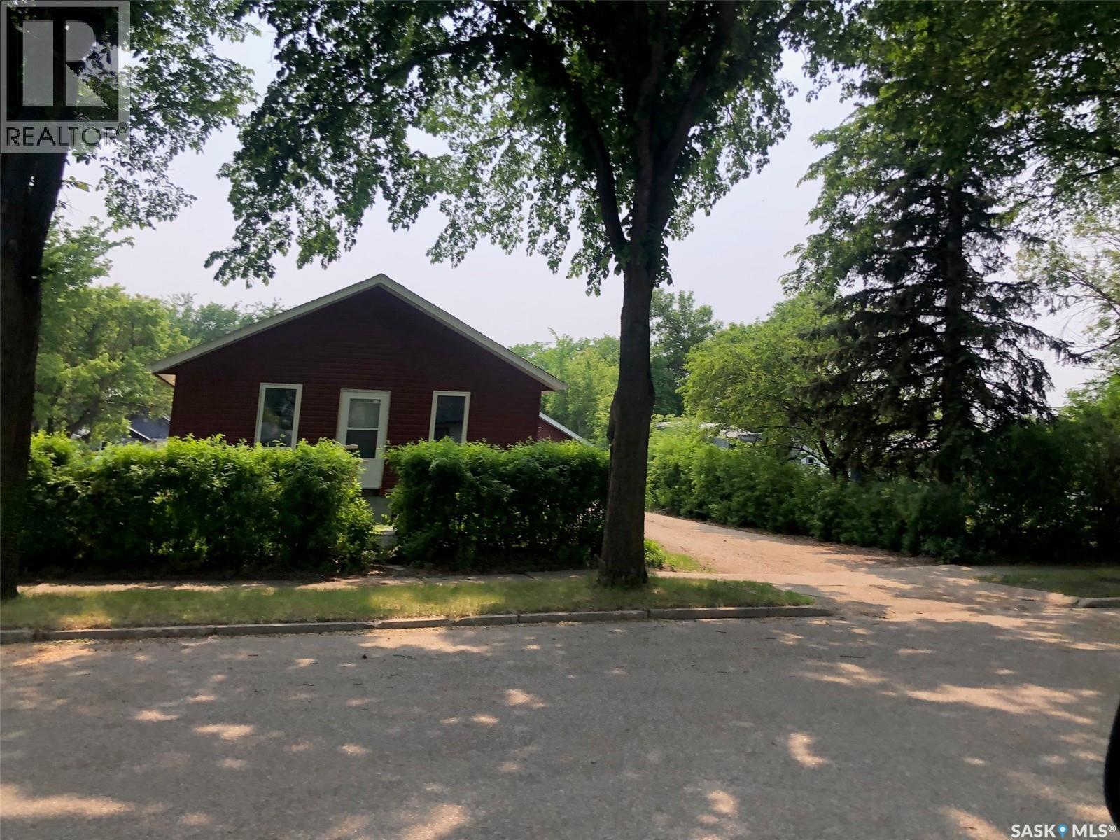 230 2Nd Avenue W, Canora, SK - Outdoor