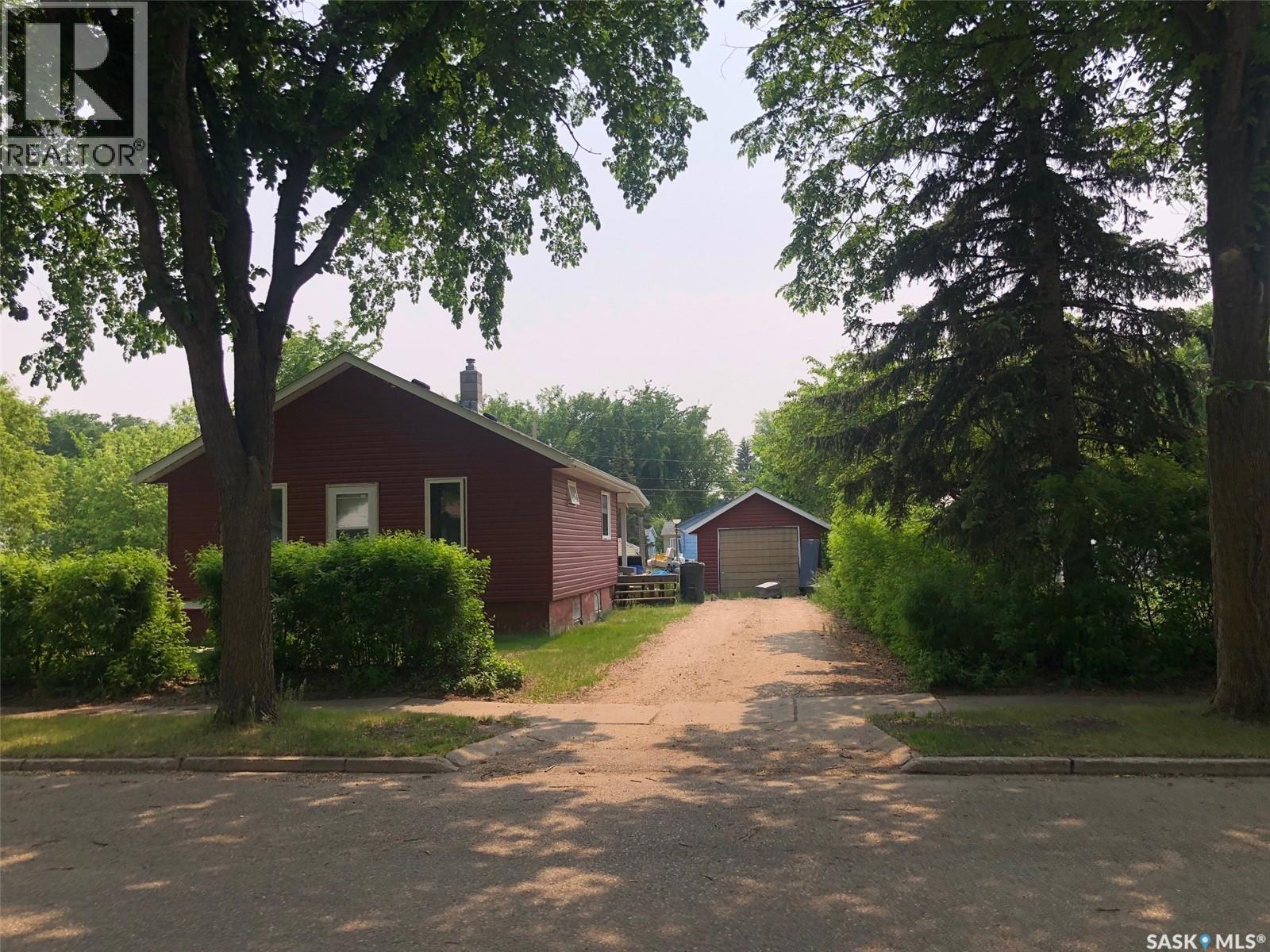 230 2Nd Avenue W, Canora, SK - Outdoor