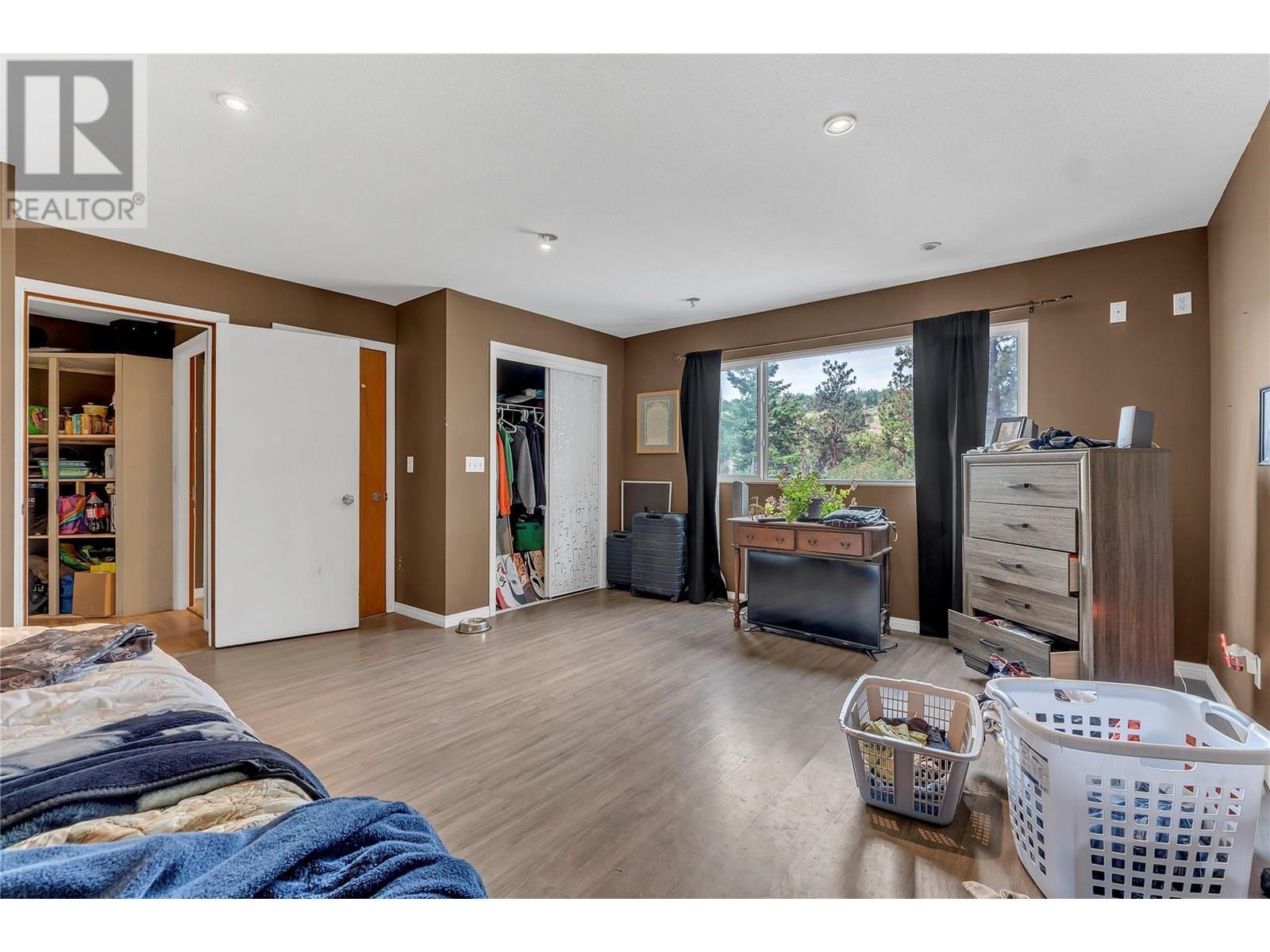 3803 Mclean Creek Road, Okanagan Falls, BC - Indoor Photo Showing Bedroom