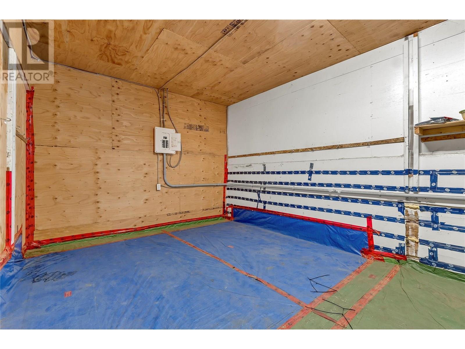 3803 Mclean Creek Road, Okanagan Falls, BC - Indoor Photo Showing Garage