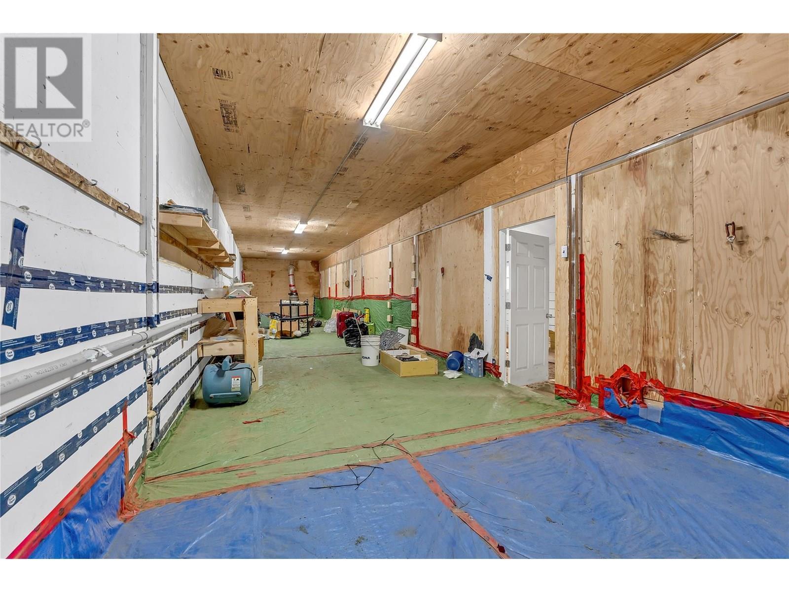 3803 Mclean Creek Road, Okanagan Falls, BC - Indoor Photo Showing Garage