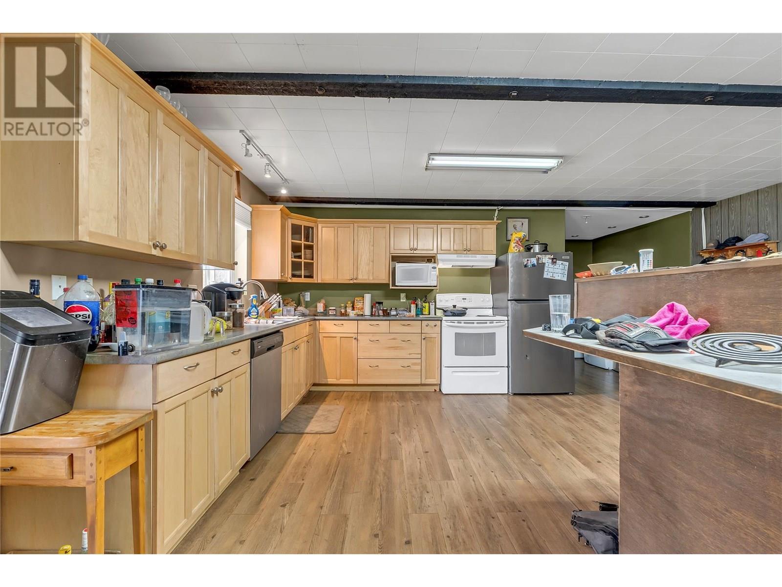 3803 Mclean Creek Road, Okanagan Falls, BC - Indoor Photo Showing Kitchen