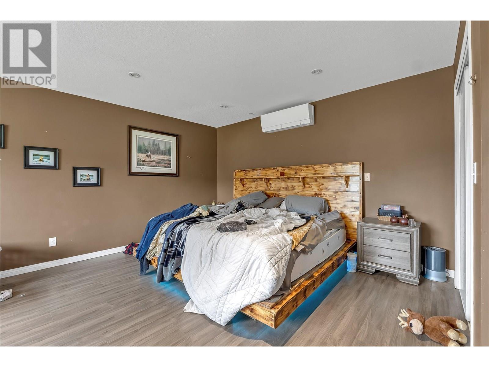 3803 Mclean Creek Road, Okanagan Falls, BC - Indoor Photo Showing Bedroom
