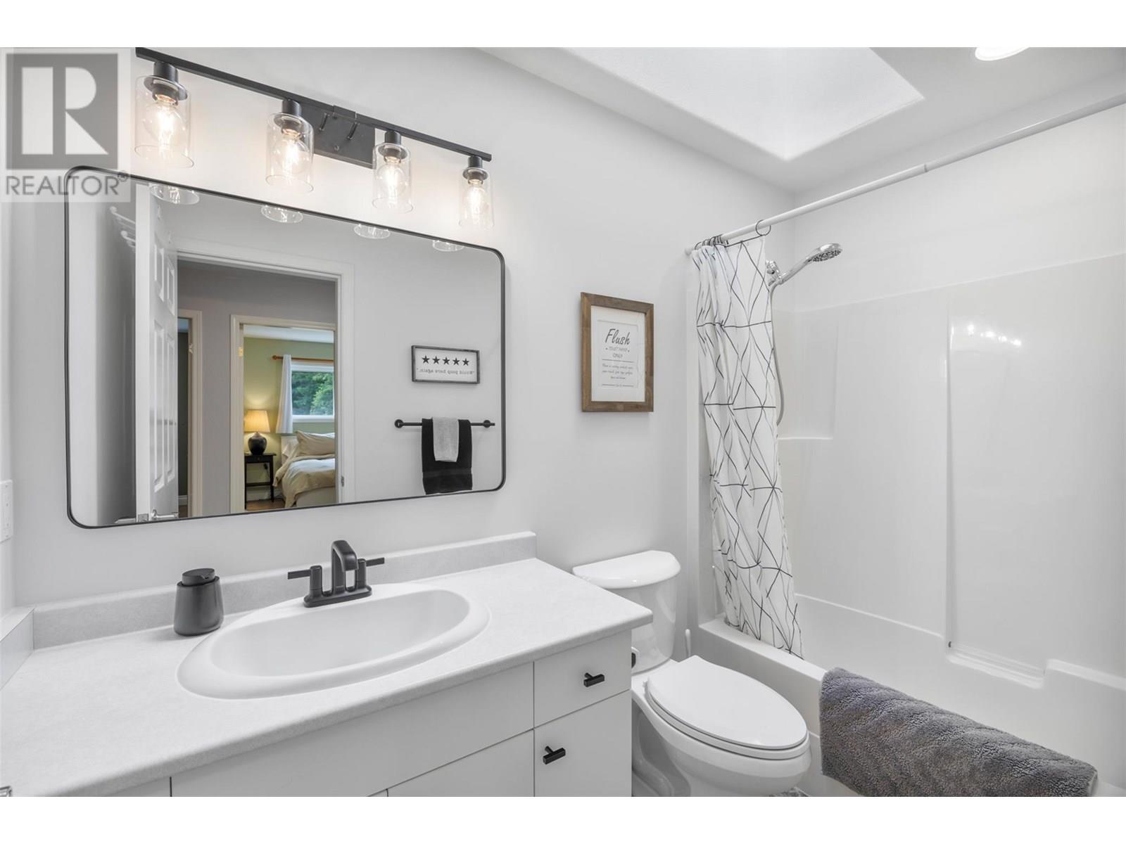 3789 Zinck Road, Scotch Creek, BC - Indoor Photo Showing Bathroom