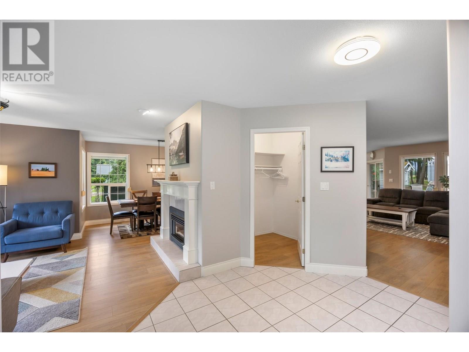 3789 Zinck Road, Scotch Creek, BC - Indoor Photo Showing Living Room With Fireplace