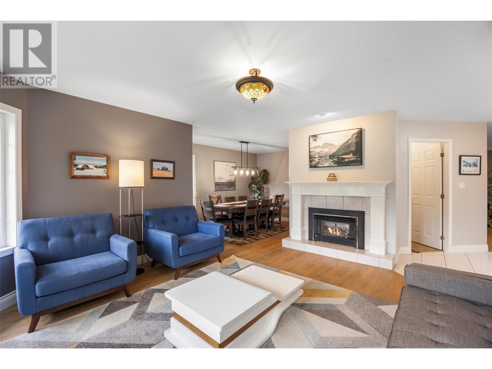 3789 Zinck Road, Scotch Creek, BC - Indoor Photo Showing Living Room With Fireplace