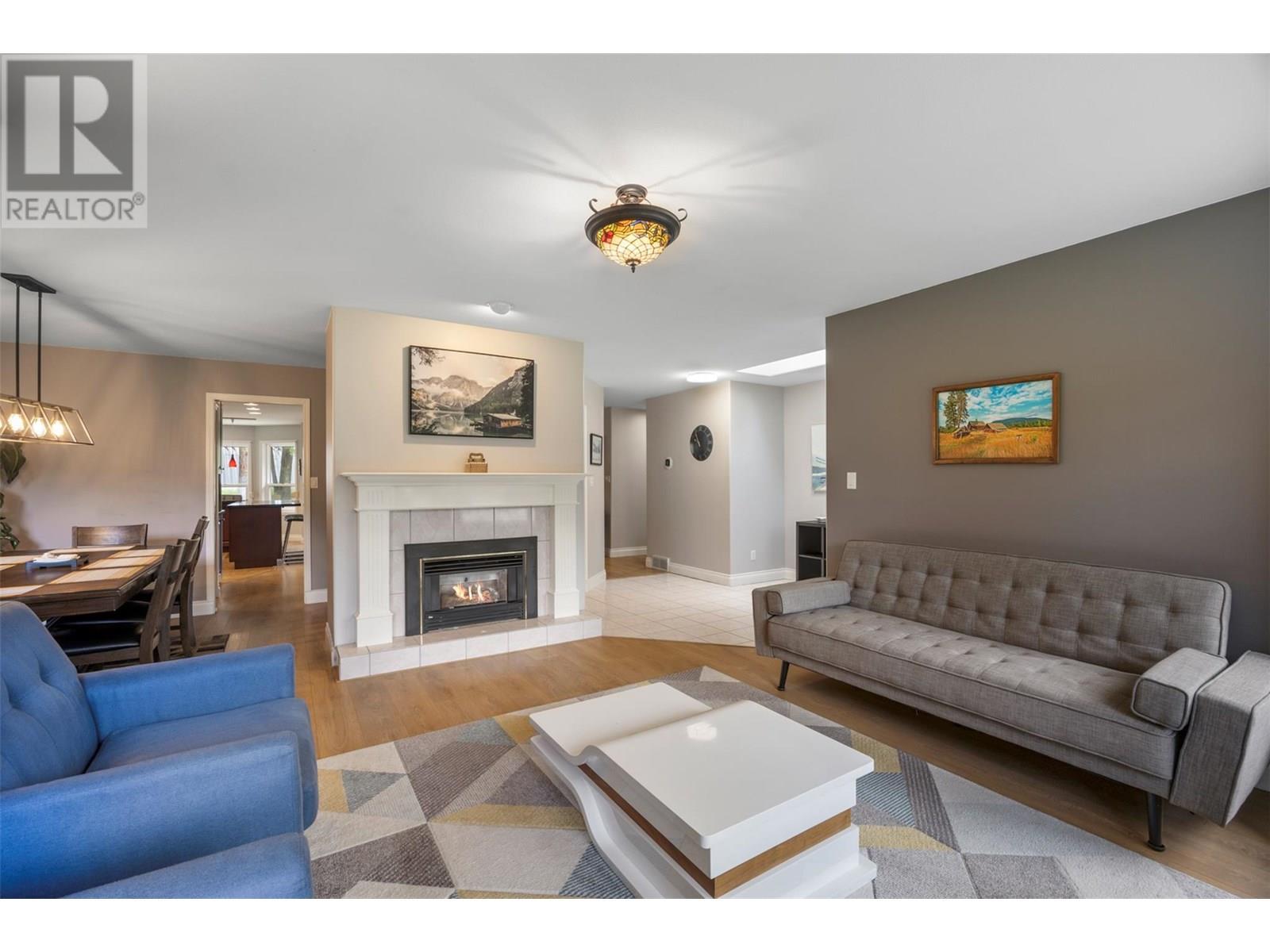 3789 Zinck Road, Scotch Creek, BC - Indoor Photo Showing Living Room With Fireplace