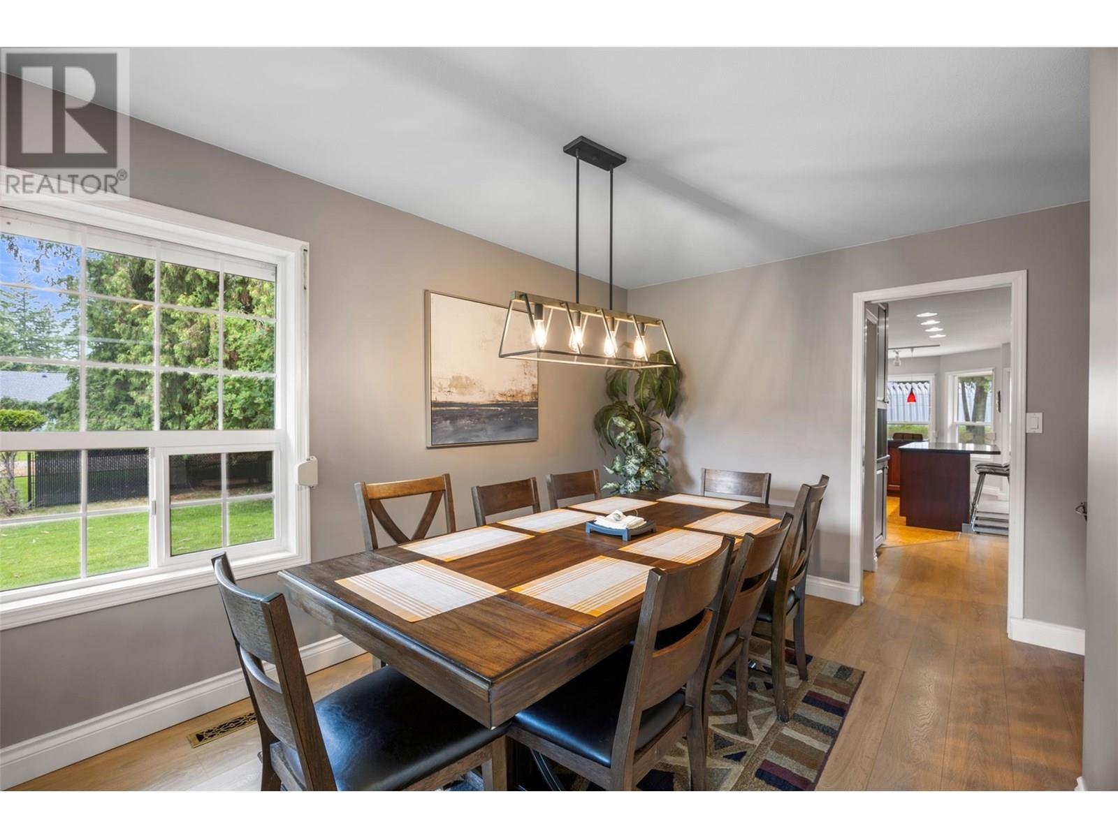 3789 Zinck Road, Scotch Creek, BC - Indoor Photo Showing Dining Room