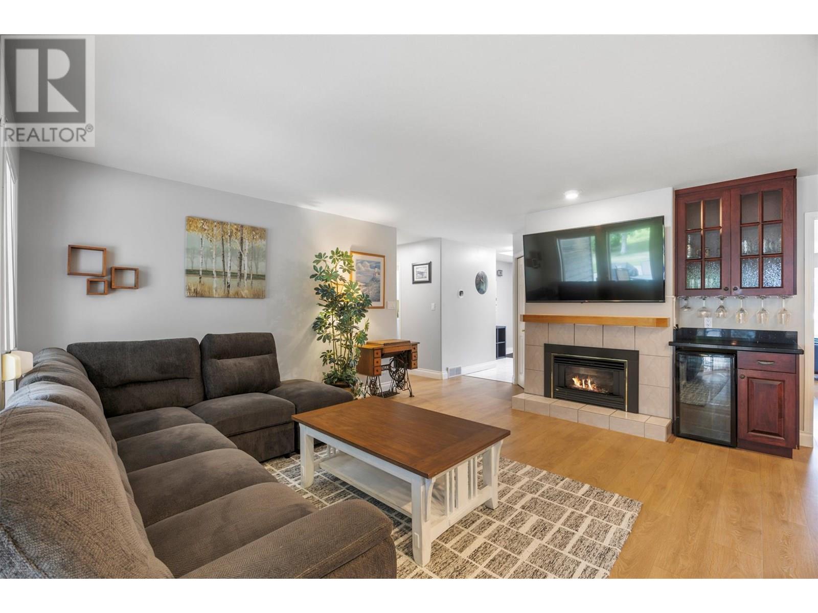 3789 Zinck Road, Scotch Creek, BC - Indoor Photo Showing Living Room With Fireplace