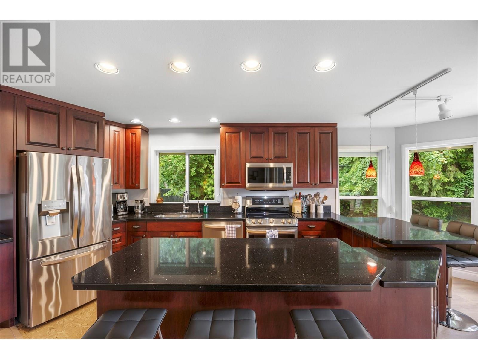 3789 Zinck Road, Scotch Creek, BC - Indoor Photo Showing Kitchen