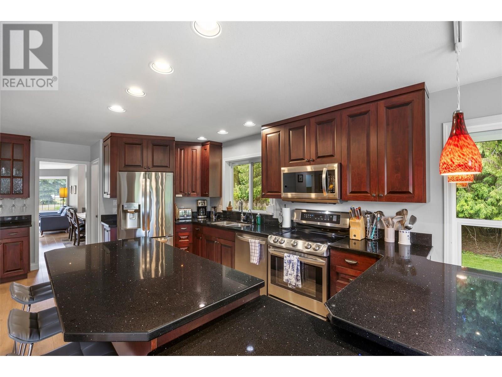 3789 Zinck Road, Scotch Creek, BC - Indoor Photo Showing Kitchen