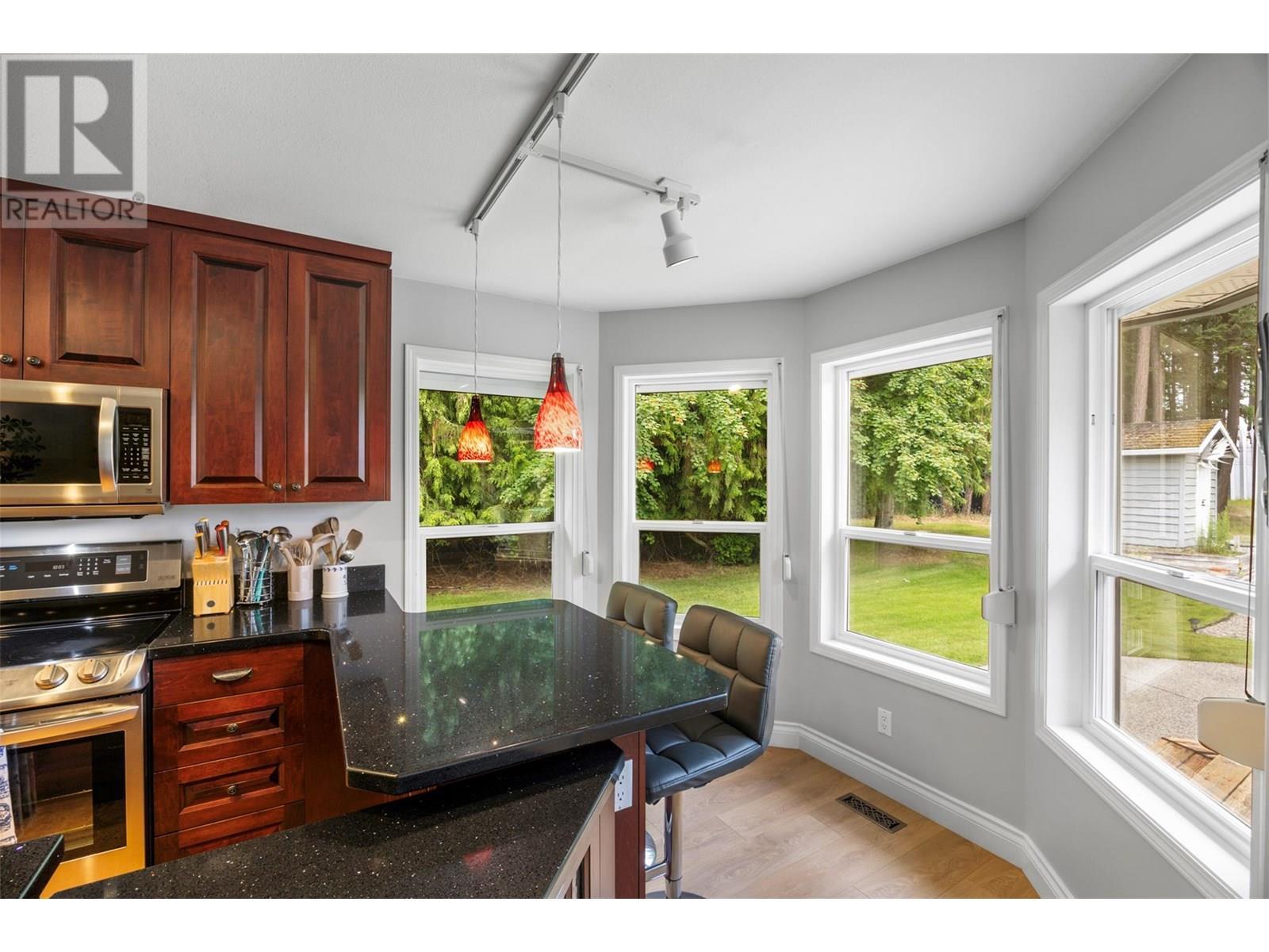 3789 Zinck Road, Scotch Creek, BC - Indoor Photo Showing Kitchen