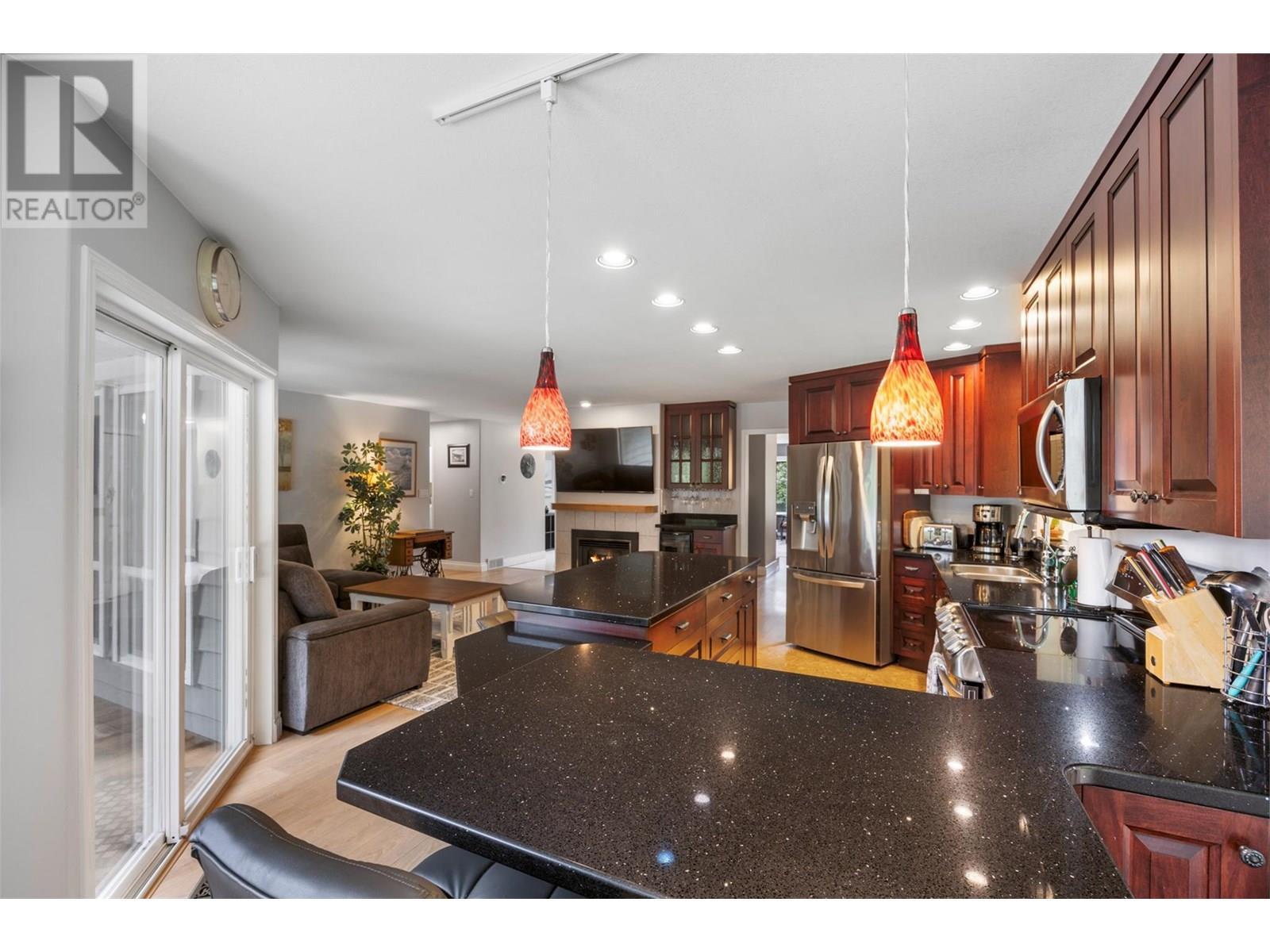 3789 Zinck Road, Scotch Creek, BC - Indoor Photo Showing Kitchen