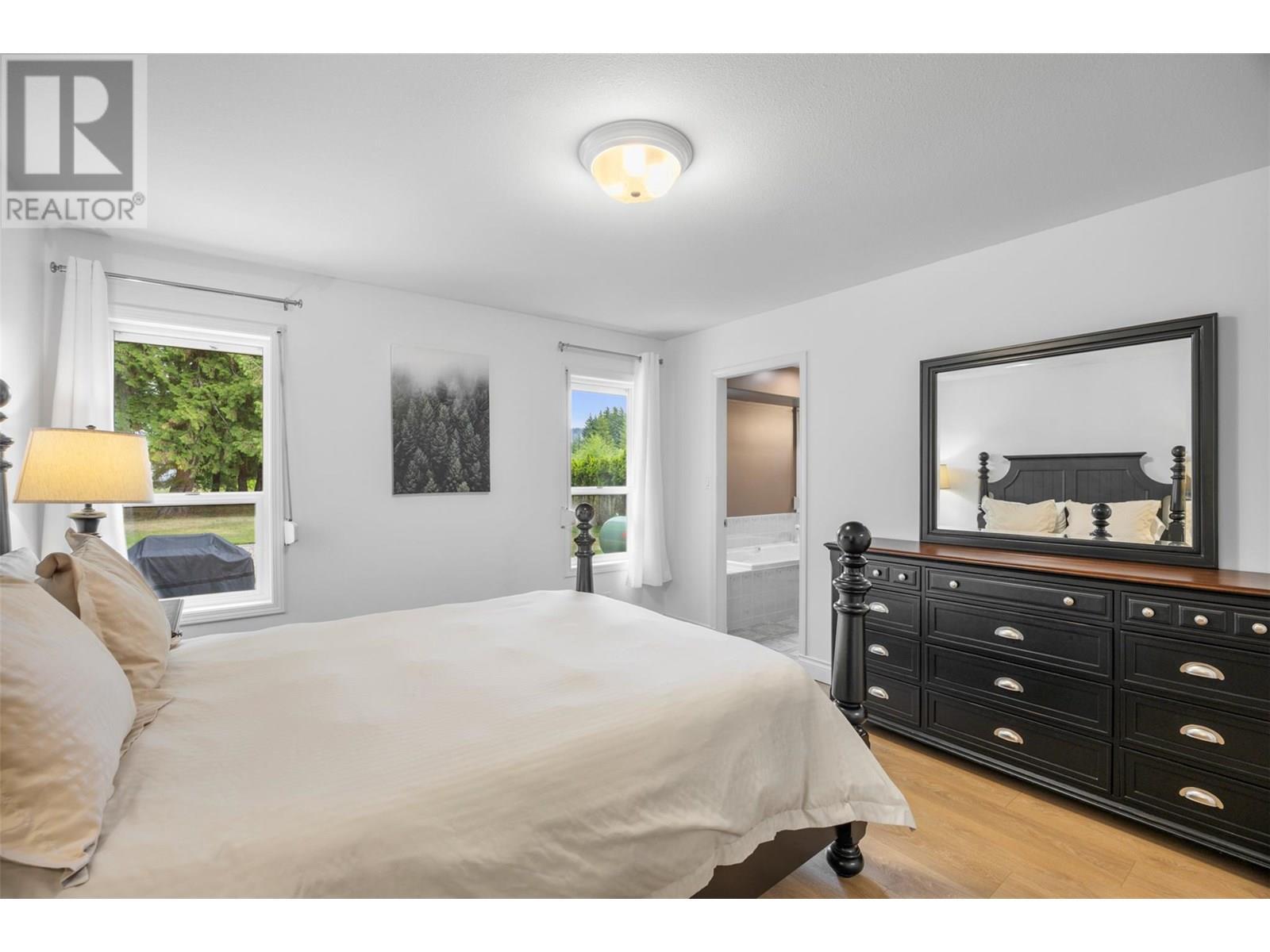 3789 Zinck Road, Scotch Creek, BC - Indoor Photo Showing Bedroom