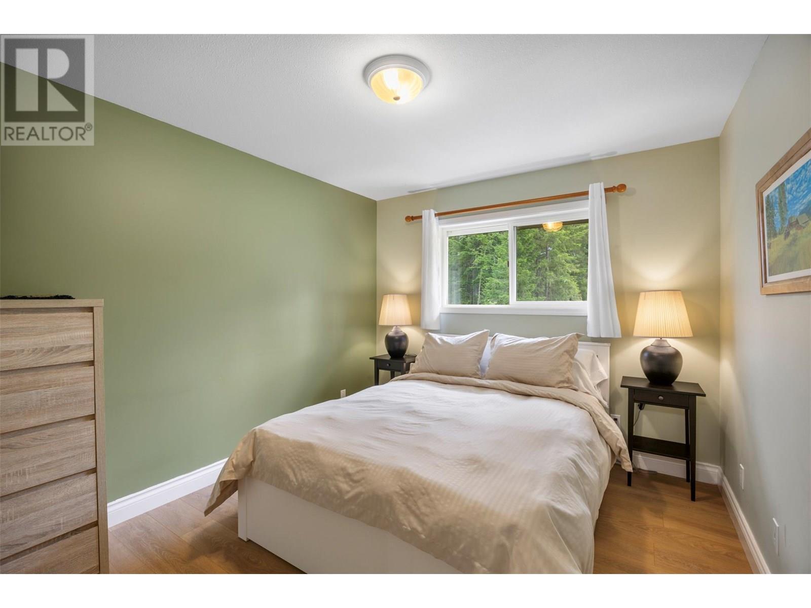 3789 Zinck Road, Scotch Creek, BC - Indoor Photo Showing Bedroom