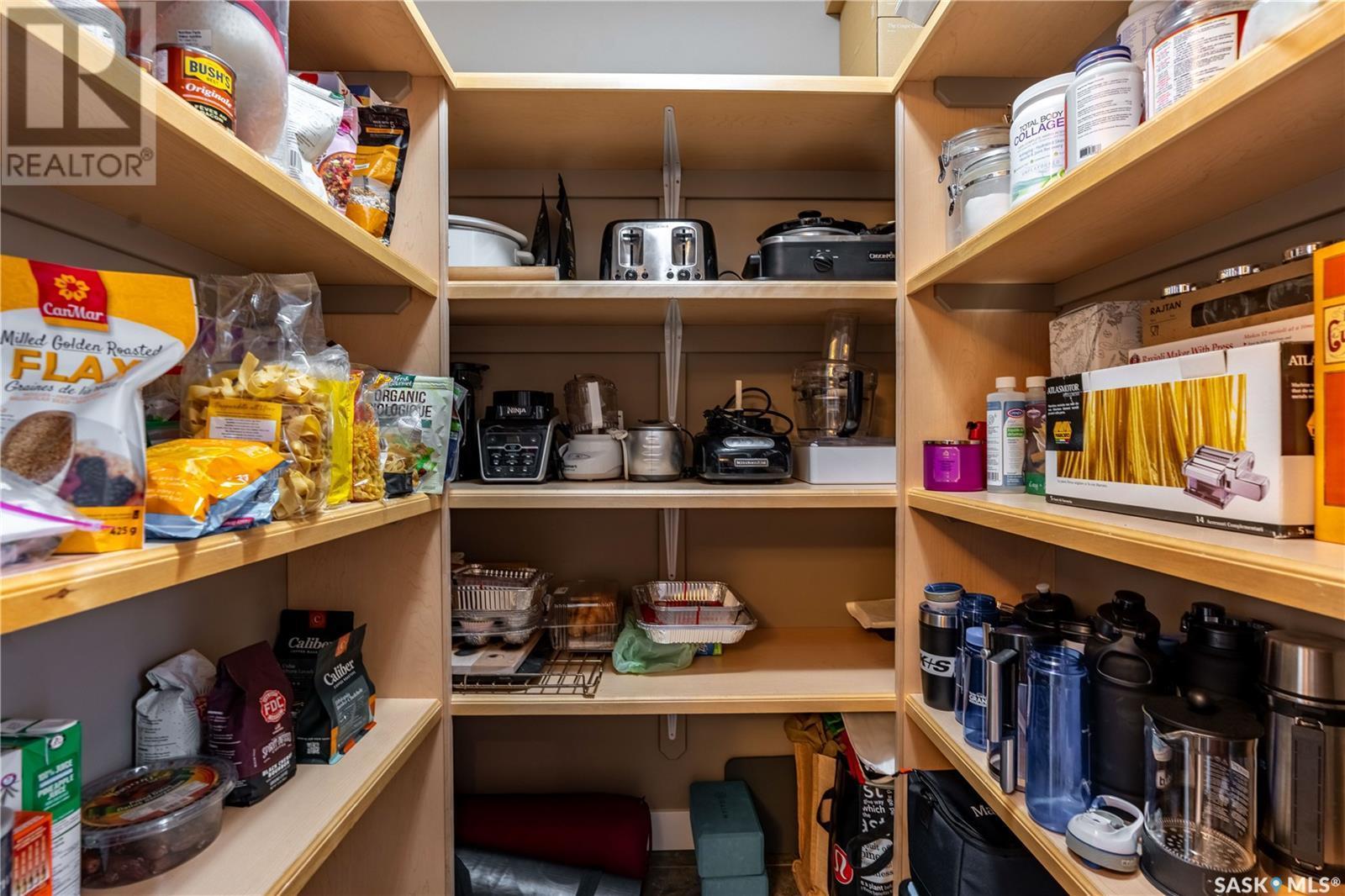 4818 Sandpiper Crescent E, Regina, SK - Indoor With Storage