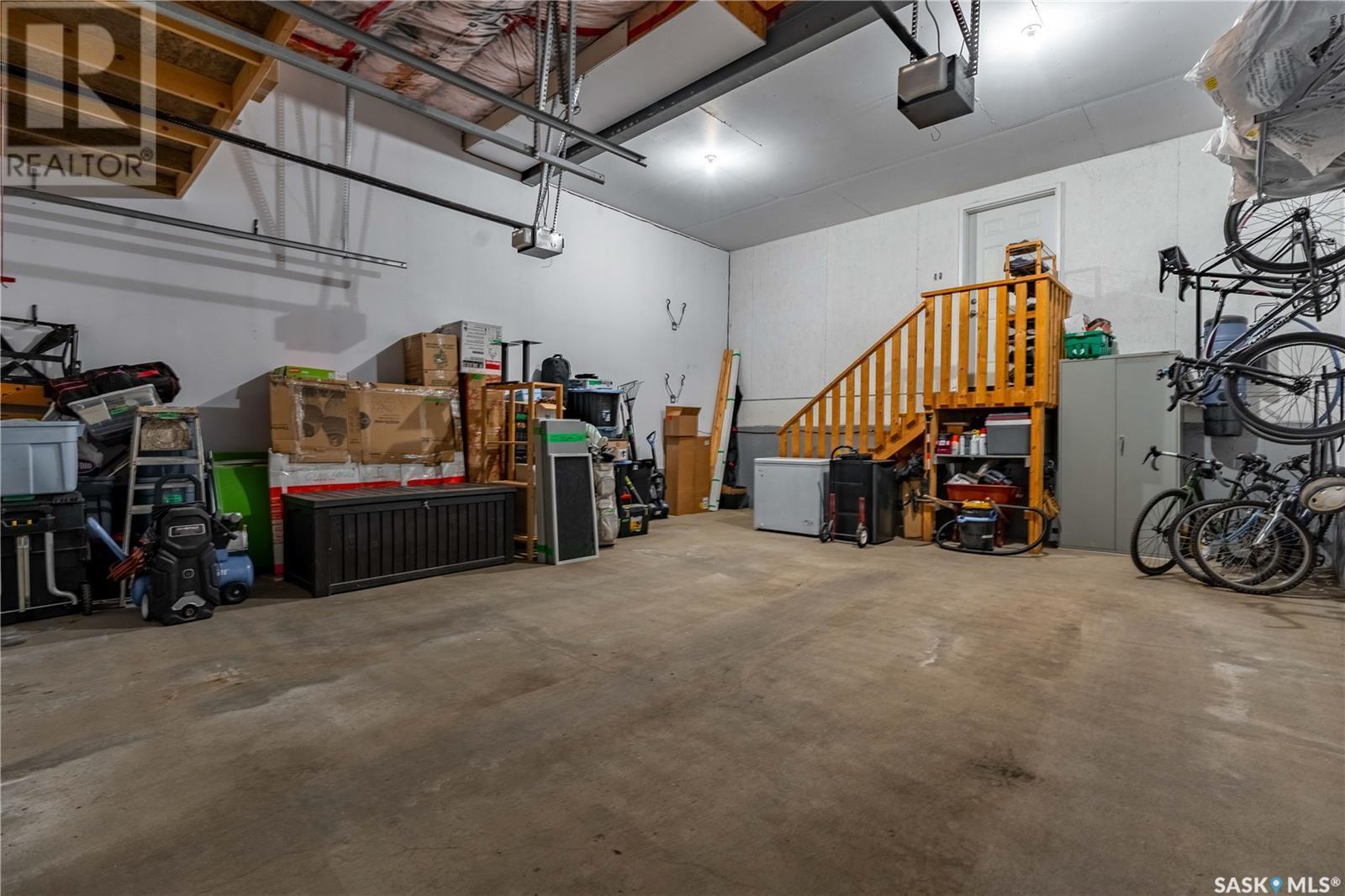 4818 Sandpiper Crescent E, Regina, SK - Indoor Photo Showing Garage