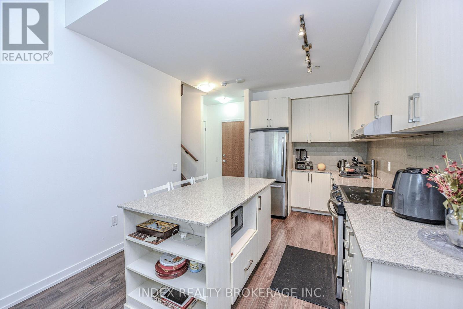 103 - 2560 Eglinton Avenue, Mississauga, ON - Indoor Photo Showing Kitchen