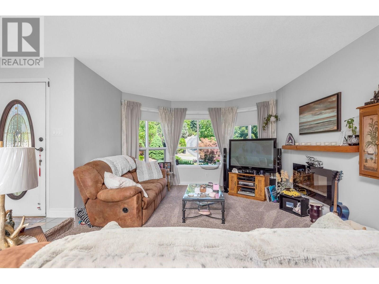 248 Scenic Drive, Coldstream, BC - Indoor Photo Showing Living Room With Fireplace