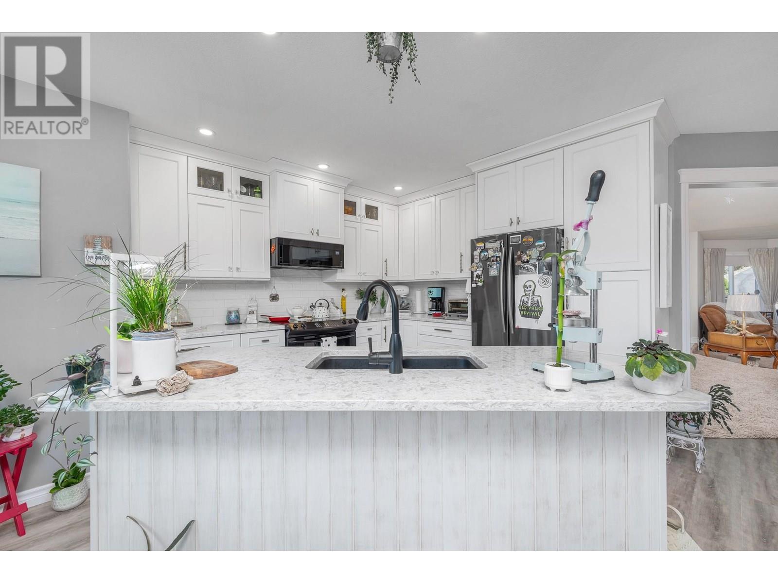 248 Scenic Drive, Coldstream, BC - Indoor Photo Showing Kitchen With Double Sink With Upgraded Kitchen
