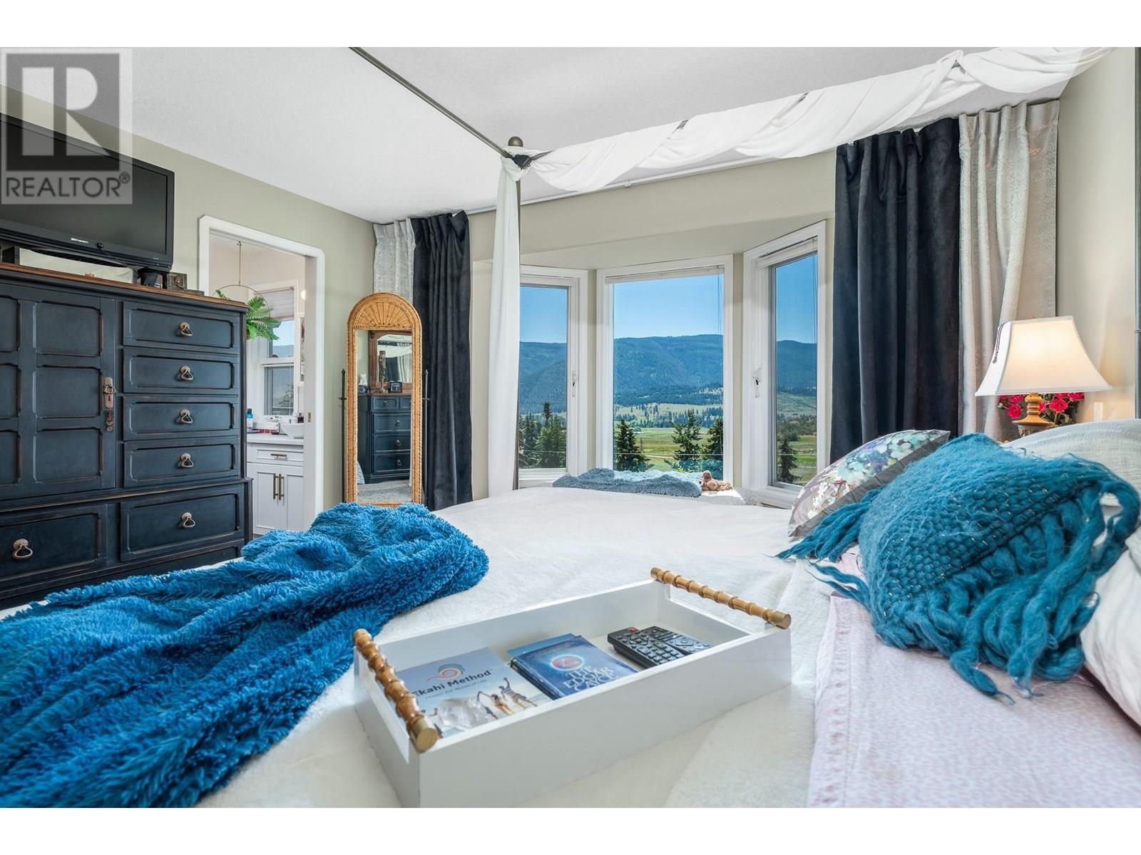 248 Scenic Drive, Coldstream, BC - Indoor Photo Showing Bedroom