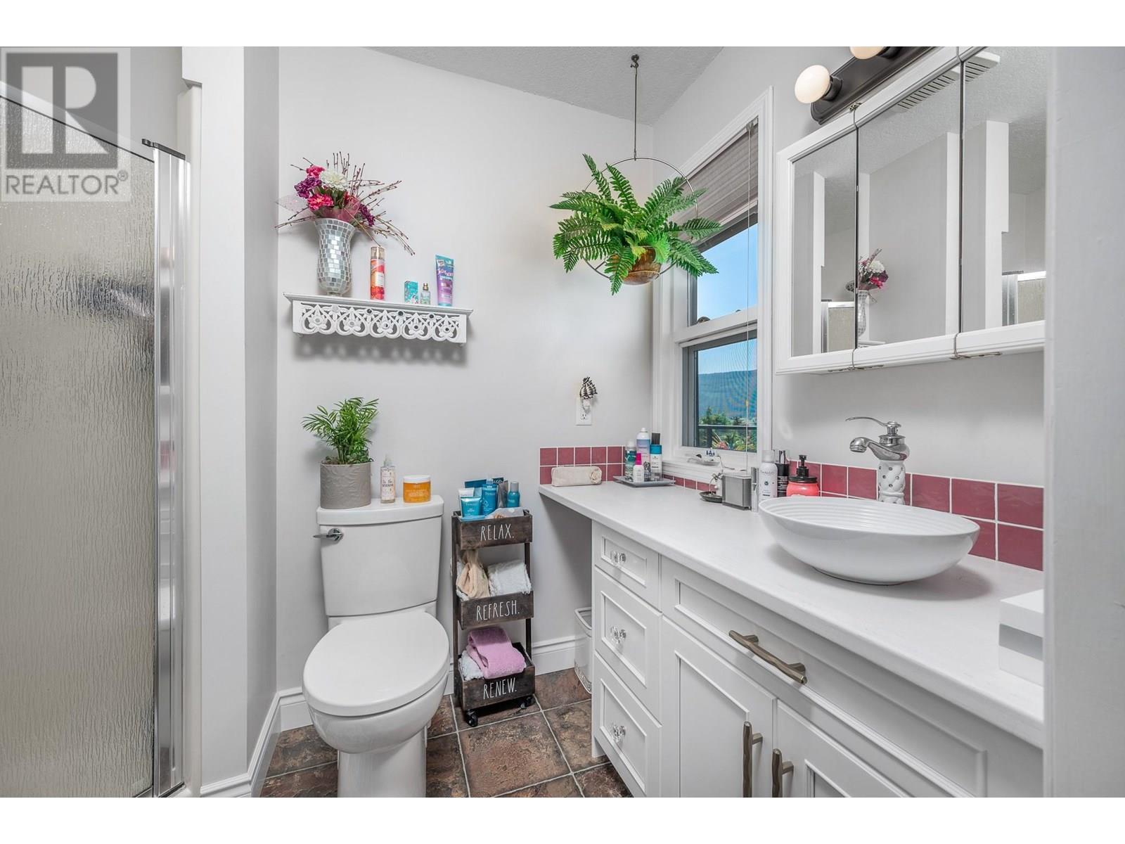 248 Scenic Drive, Coldstream, BC - Indoor Photo Showing Bathroom