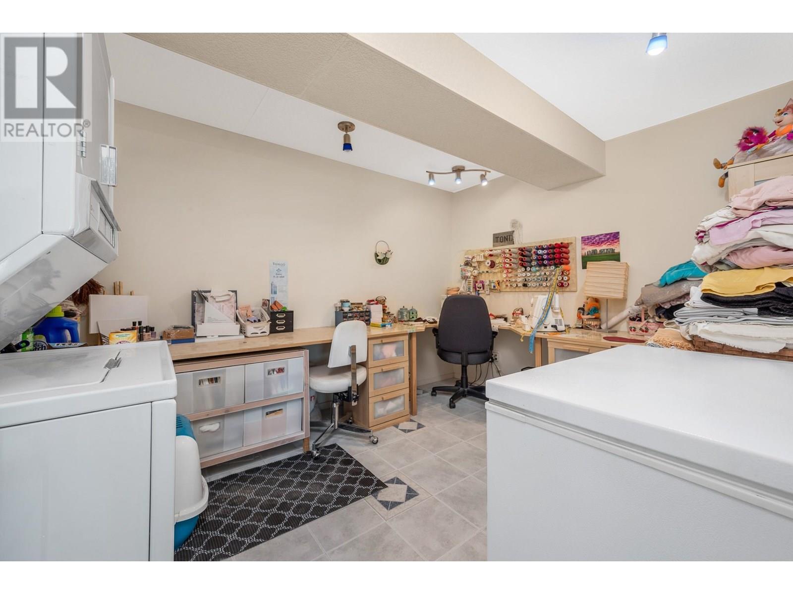 248 Scenic Drive, Coldstream, BC - Indoor Photo Showing Laundry Room