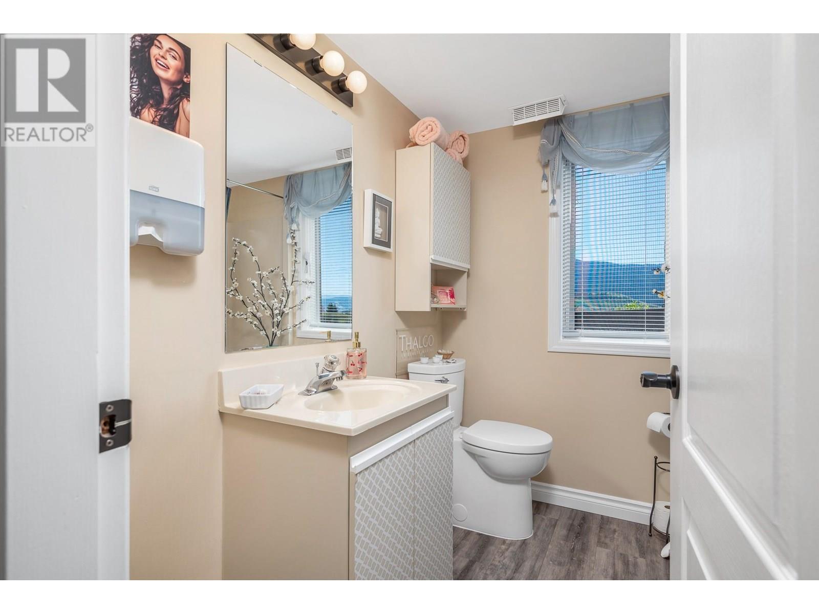 248 Scenic Drive, Coldstream, BC - Indoor Photo Showing Bathroom
