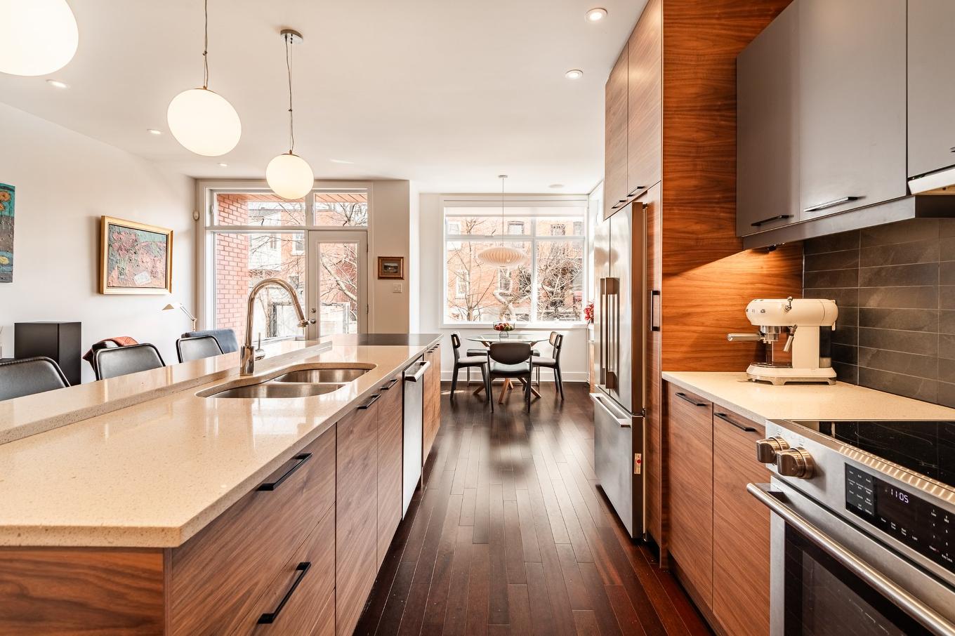 Cuisine - 4103 Av. Beaconsfield, Montréal (Côte-Des-Neiges/Notre-Dame-De-Grâce), QC - Indoor Photo Showing Kitchen With Double Sink With Upgraded Kitchen