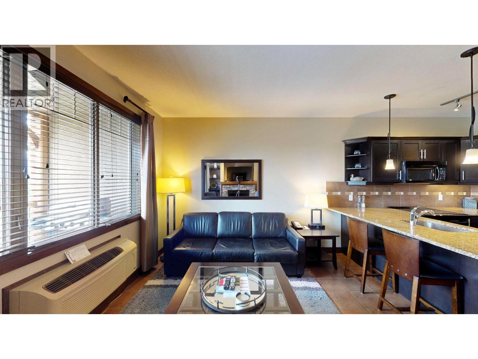 800 Bighorn Boulevard Unit# 825 E, Radium Hot Springs, BC - Indoor
