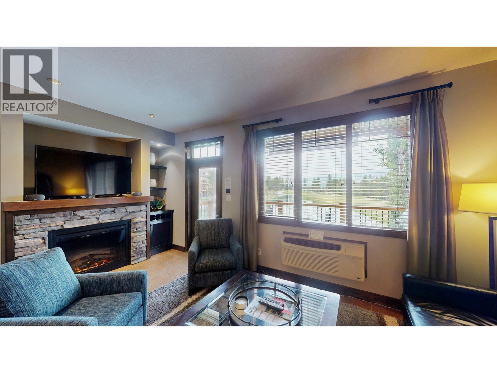 800 Bighorn Boulevard Unit# 825 E, Radium Hot Springs, BC - Indoor Photo Showing Living Room With Fireplace