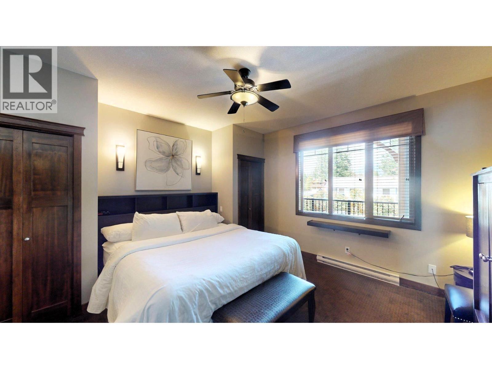 800 Bighorn Boulevard Unit# 825 E, Radium Hot Springs, BC - Indoor Photo Showing Bedroom