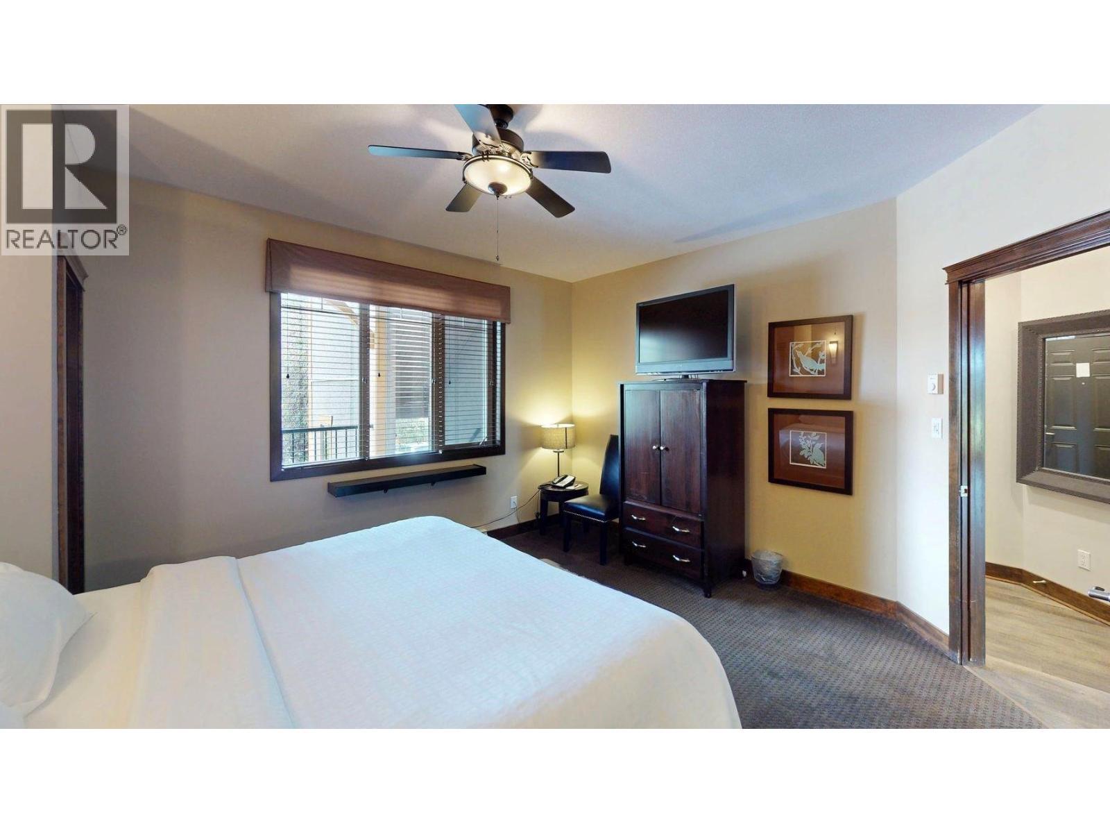 800 Bighorn Boulevard Unit# 825 E, Radium Hot Springs, BC - Indoor Photo Showing Bedroom