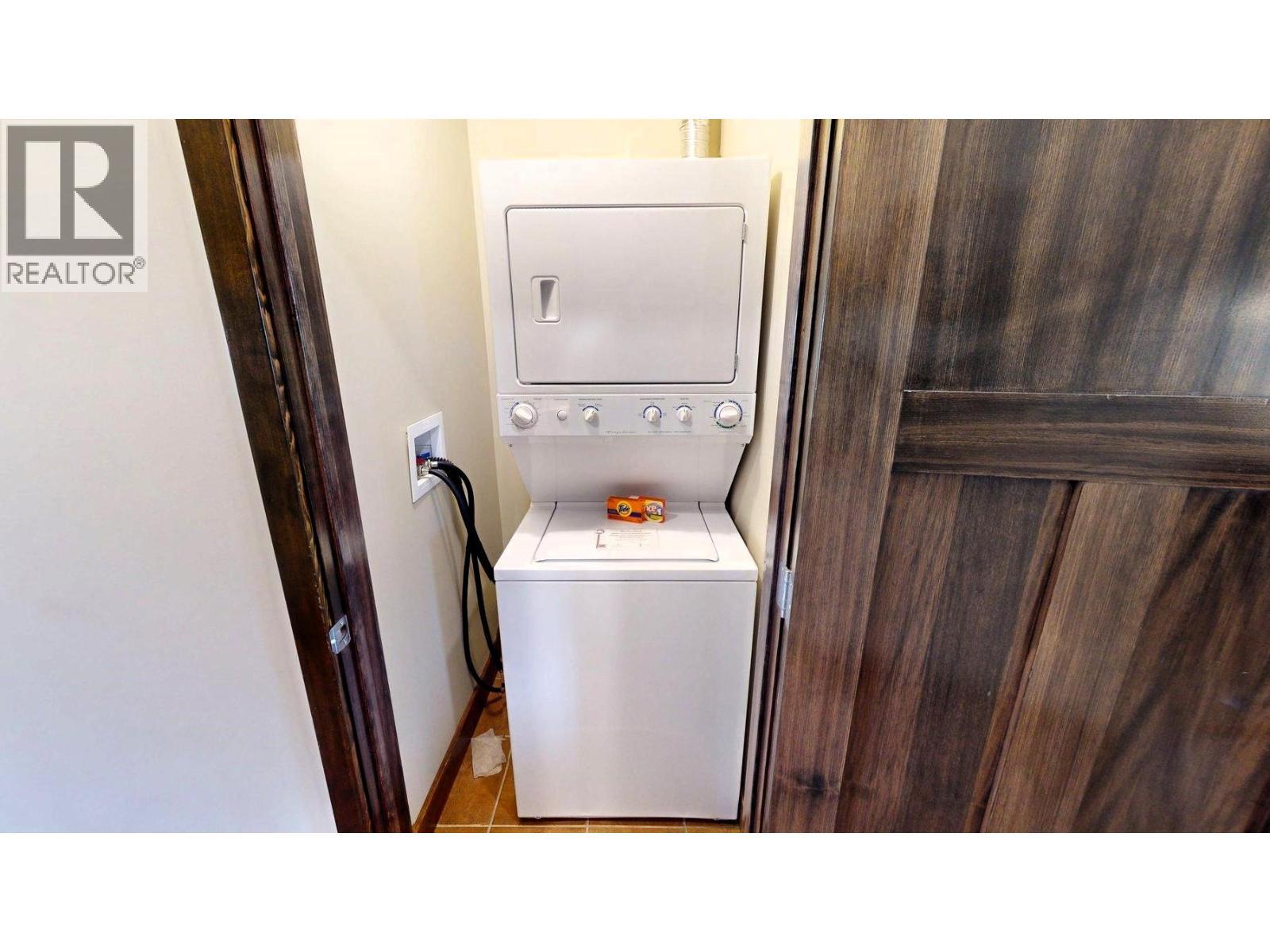 800 Bighorn Boulevard Unit# 825 E, Radium Hot Springs, BC - Indoor Photo Showing Laundry Room