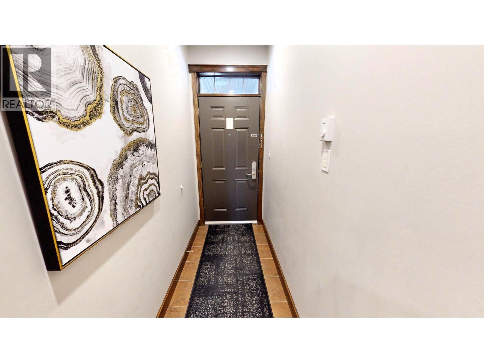 800 Bighorn Boulevard Unit# 825 E, Radium Hot Springs, BC - Indoor Photo Showing Other Room