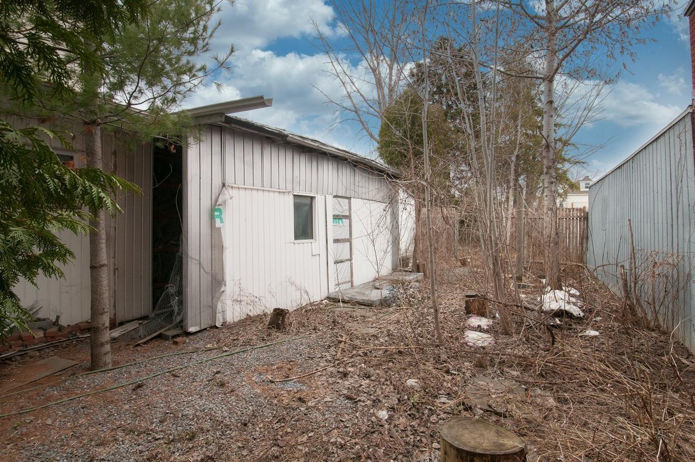 Warehouse - 243 Rue Bouthillier N., Saint-Jean-Sur-Richelieu, QC - Outdoor