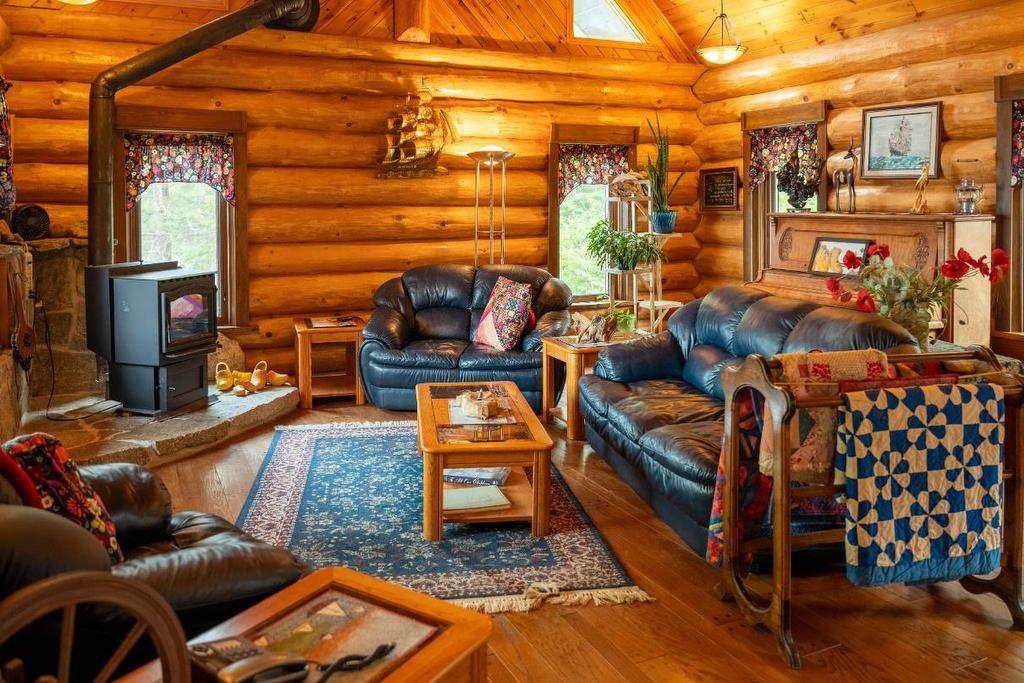 63 Lilypad Bay; I.R. 38A, Kenora, ON - Indoor Photo Showing Living Room