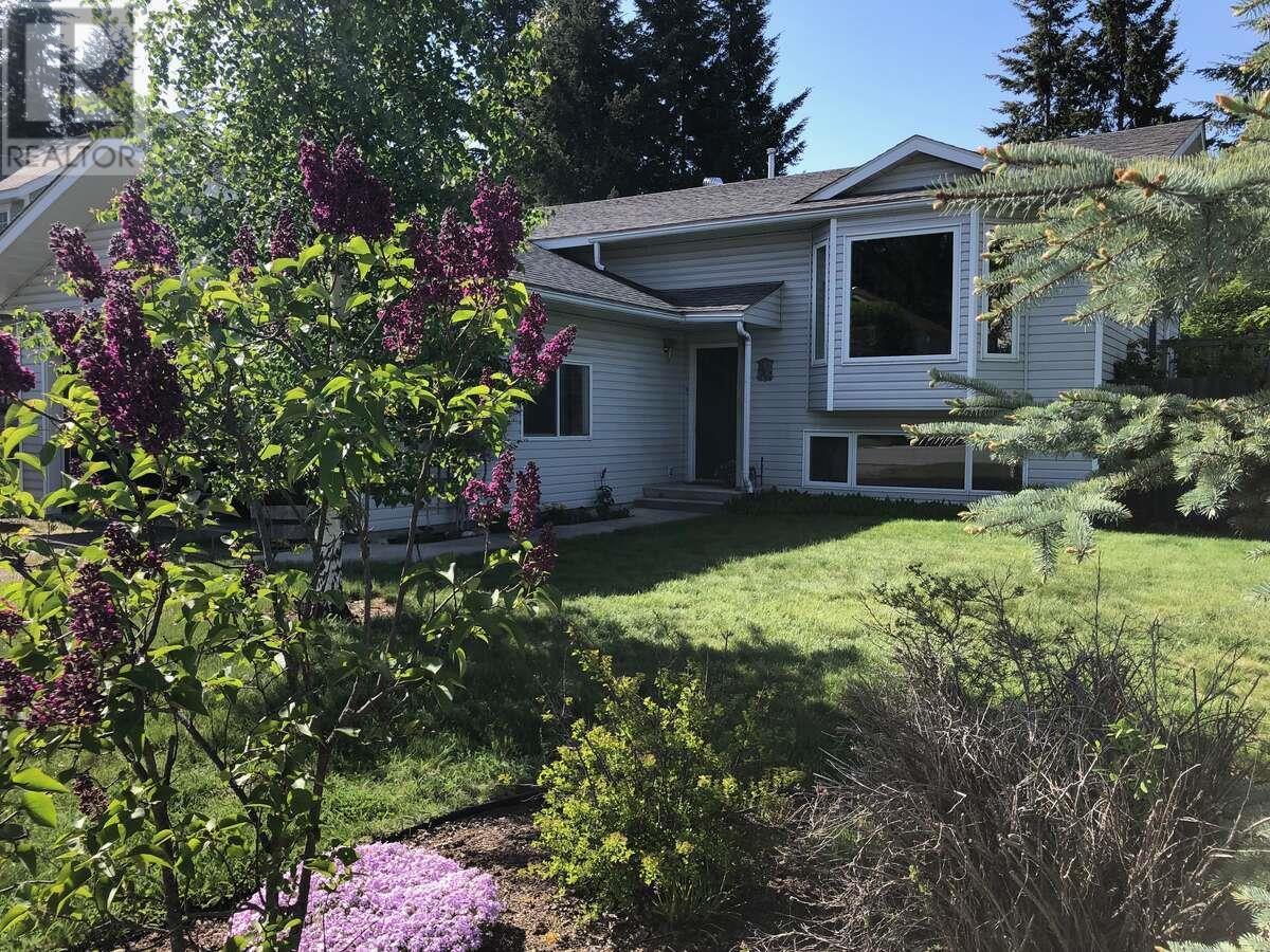 1510 Cedar Street, Golden, BC - Outdoor