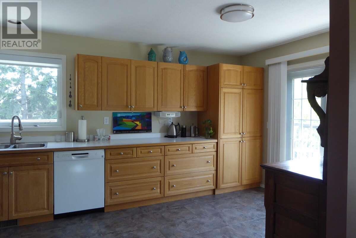 1510 Cedar Street, Golden, BC - Indoor Photo Showing Kitchen With Double Sink