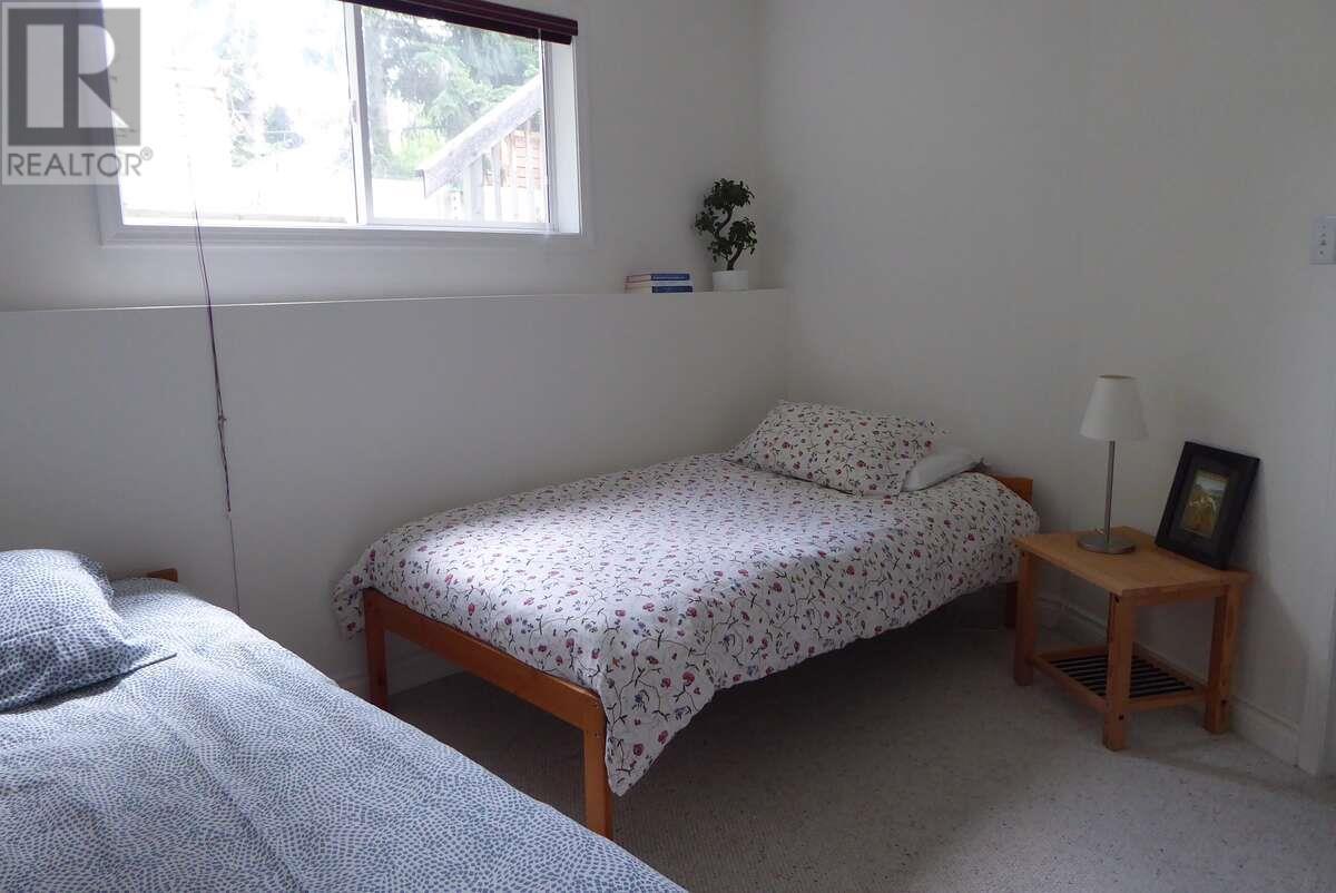 1510 Cedar Street, Golden, BC - Indoor Photo Showing Bedroom