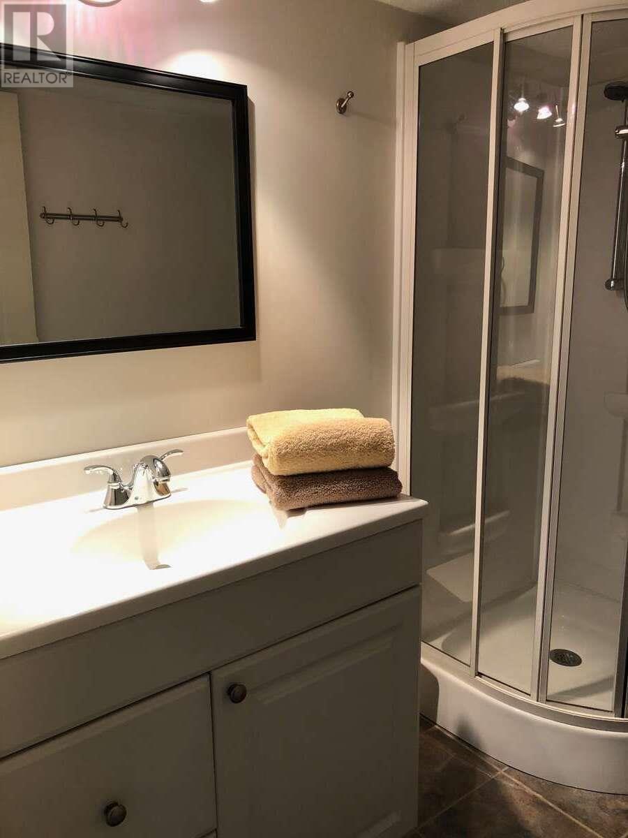 1510 Cedar Street, Golden, BC - Indoor Photo Showing Bathroom