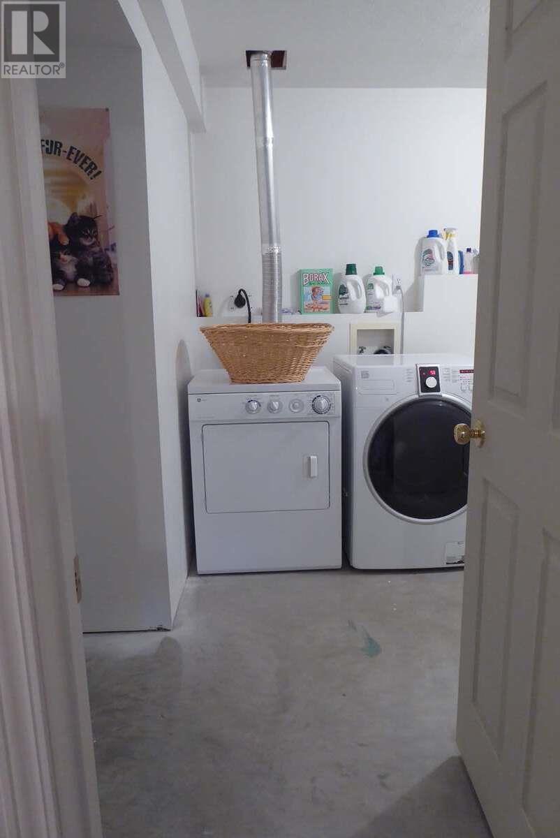 1510 Cedar Street, Golden, BC - Indoor Photo Showing Laundry Room