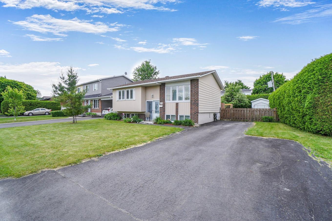 Stationnement - 298 Rue De Milan, Saint-Eustache, QC - Outdoor