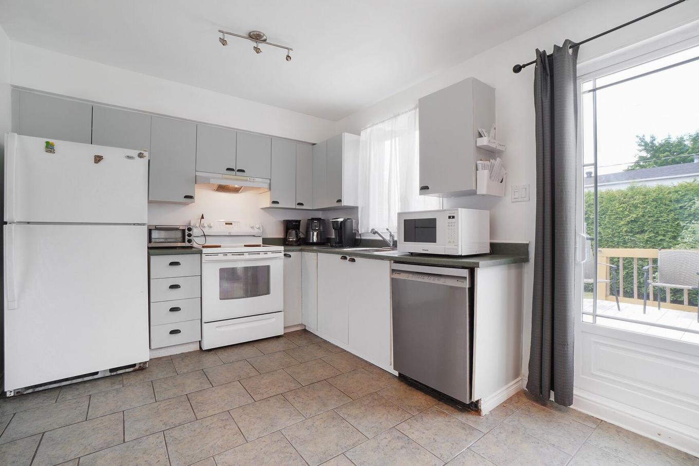 Cuisine - 298 Rue De Milan, Saint-Eustache, QC - Indoor Photo Showing Kitchen