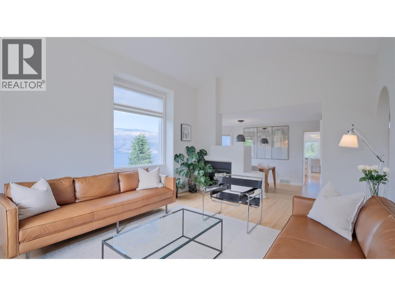 118 Sumac Ridge Drive, Summerland, BC - Indoor Photo Showing Living Room