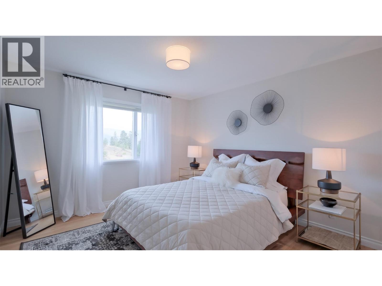 118 Sumac Ridge Drive, Summerland, BC - Indoor Photo Showing Bedroom