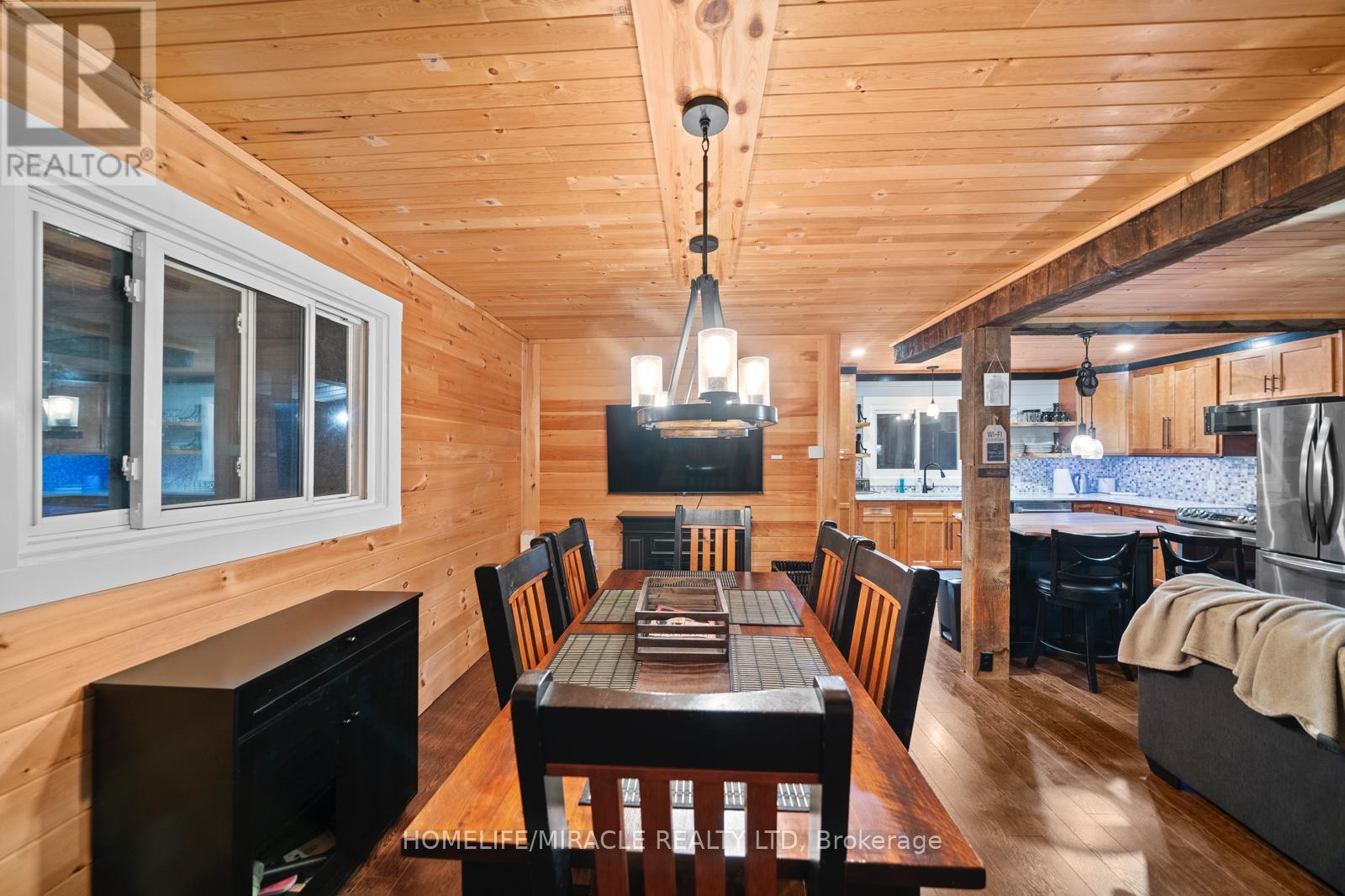11278 Loyalist Parkway, Prince Edward County, ON - Indoor Photo Showing Dining Room
