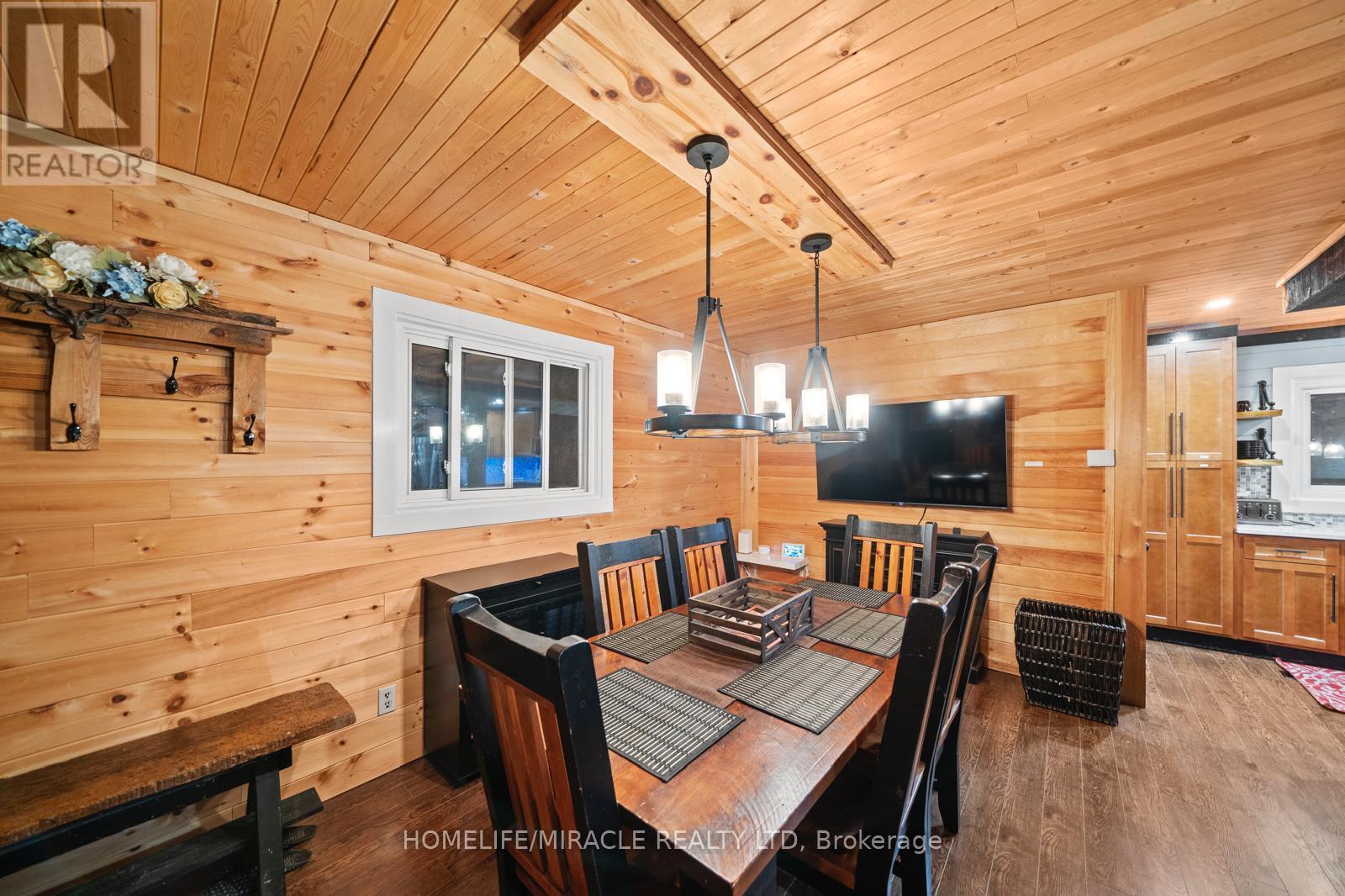 11278 Loyalist Parkway, Prince Edward County, ON - Indoor Photo Showing Dining Room