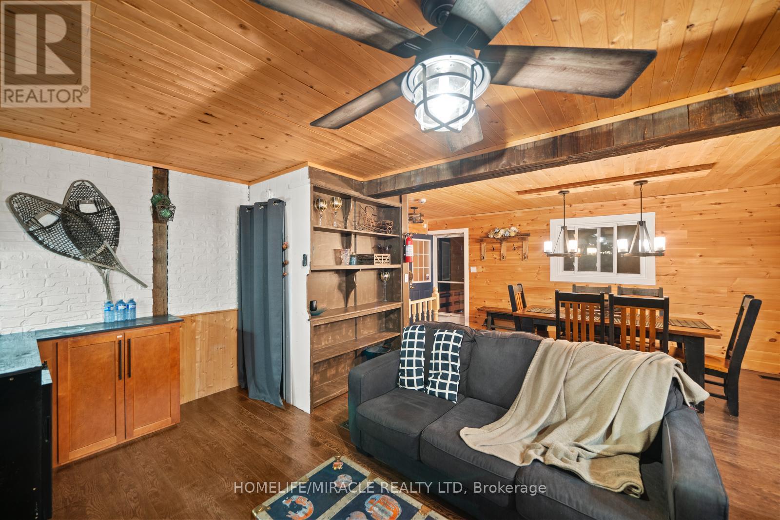 11278 Loyalist Parkway, Prince Edward County, ON - Indoor