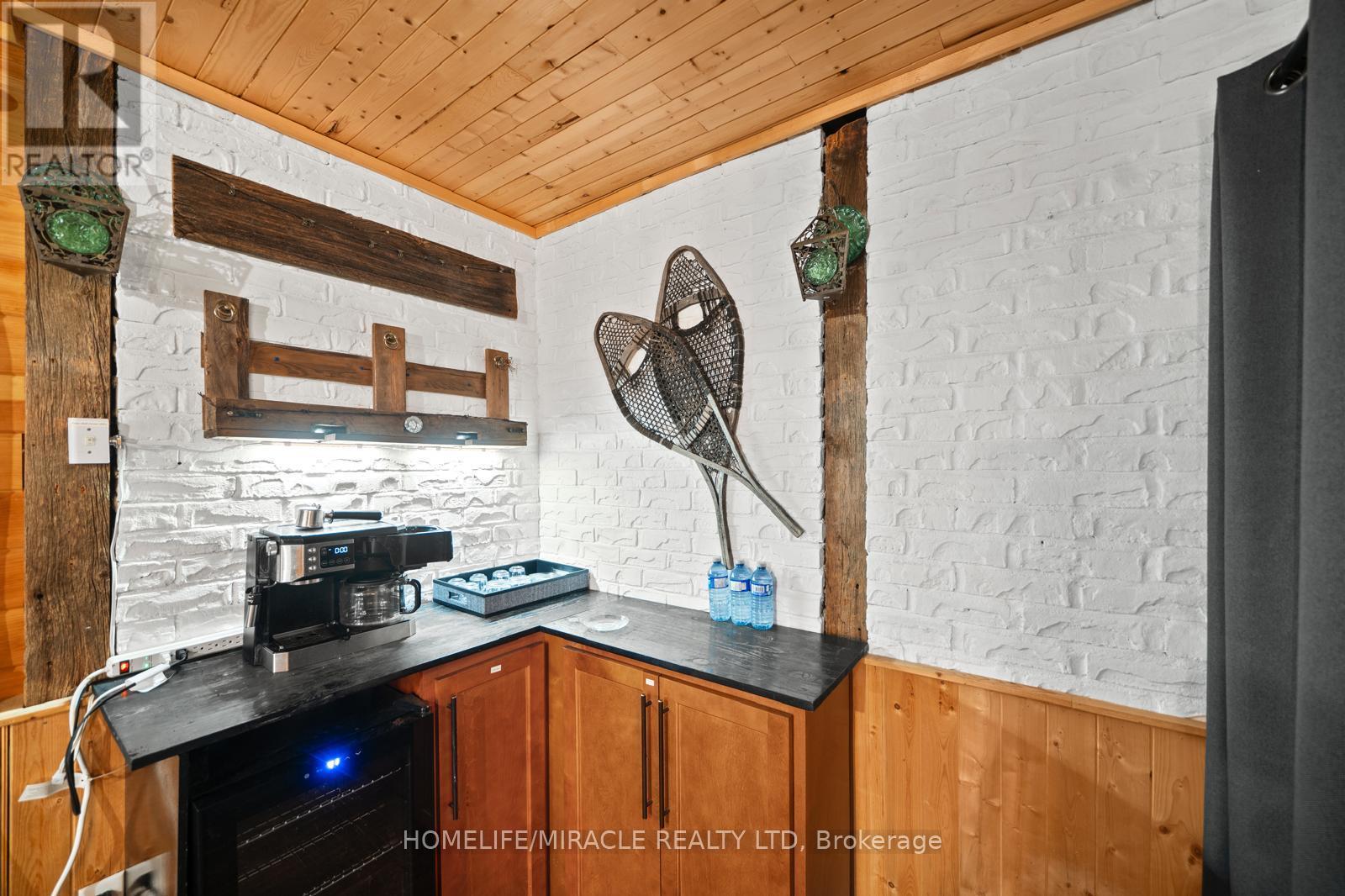 11278 Loyalist Parkway, Prince Edward County, ON - Indoor